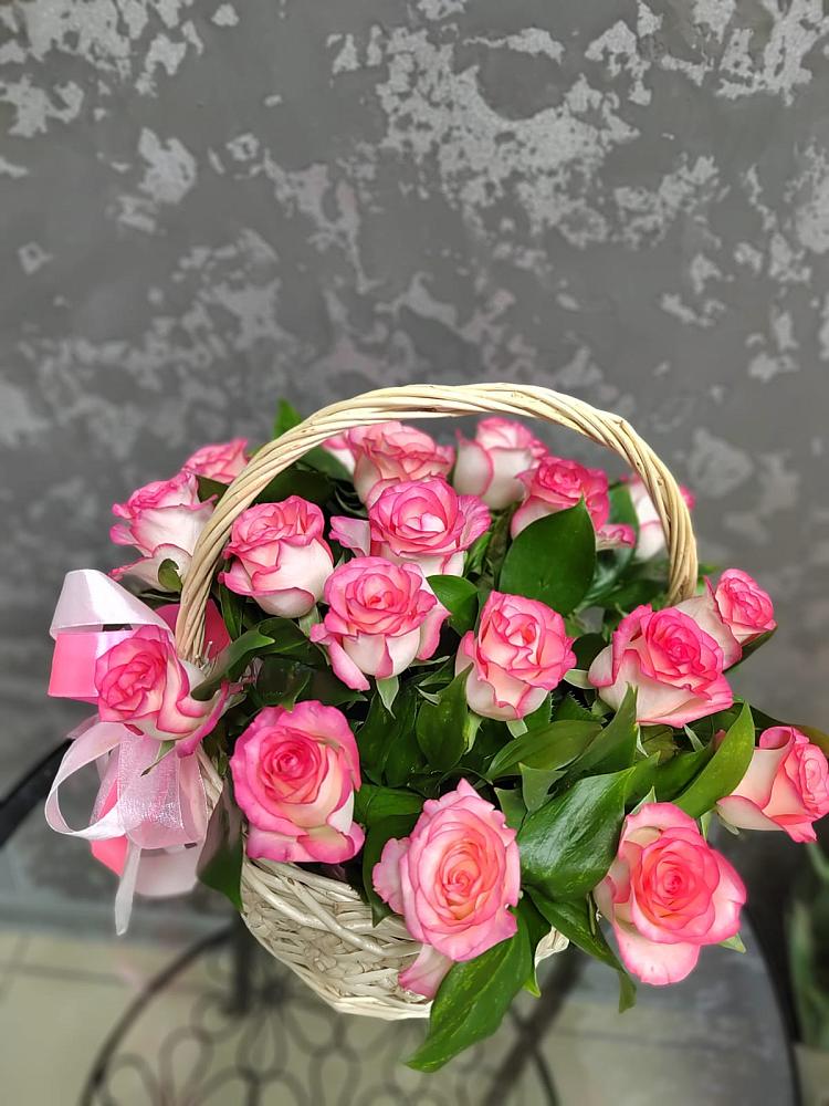 Цветочная композиция из Розы в корзине в Оредеж