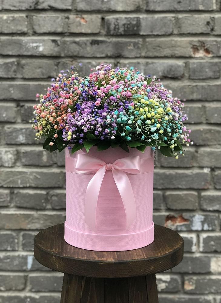 Цветочная композиция из Гипсофила и Розы в шляпной коробке в Оредеж