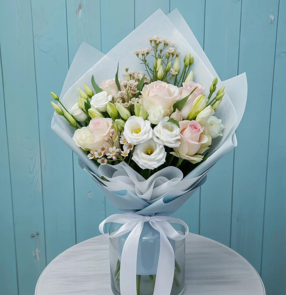 Букет цветов из: Розы и Лизиантусы в Оредеж