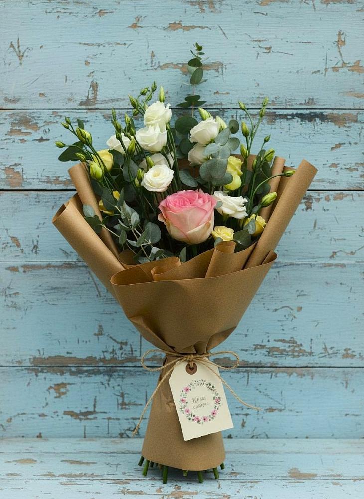 Букет цветов из: Розы и Лизиантусы в Оредеж