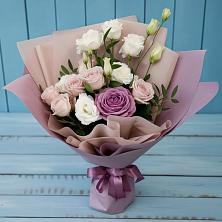 Букет цветов из:  Розы и Лизиантусы в Оредеж