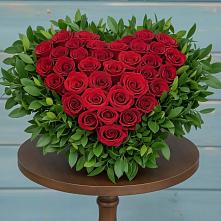 Цветочная композиция из Розы в виде сердца в Оредеж