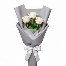 Букет 3 белые розы в Оредеж