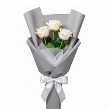 Букет 3 белые розы в Оредеж