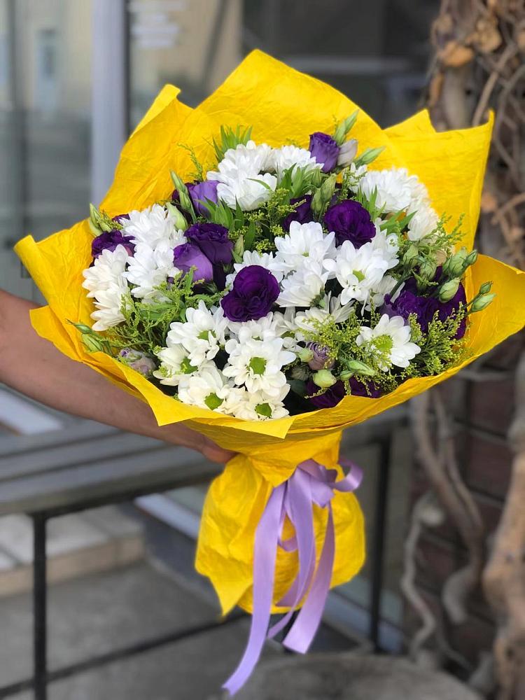 Букет цветов из: Ирисы, Хризантемы и Ромашки в Оредеж