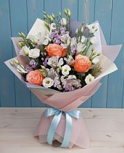 Букет цветов из:  Лизиантусы, Розы, Альстромерии и Гипсофила в Оредеж