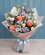 Букет цветов из:  Лизиантусы, Розы, Альстромерии и Гипсофила в Оредеж