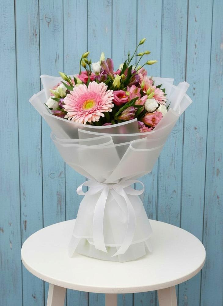 Букет цветов из: Герберы, Альстромерии и Лизиантусы в Оредеж