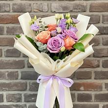 Букет цветов из:  Лизиантусы и Розы в Оредеж