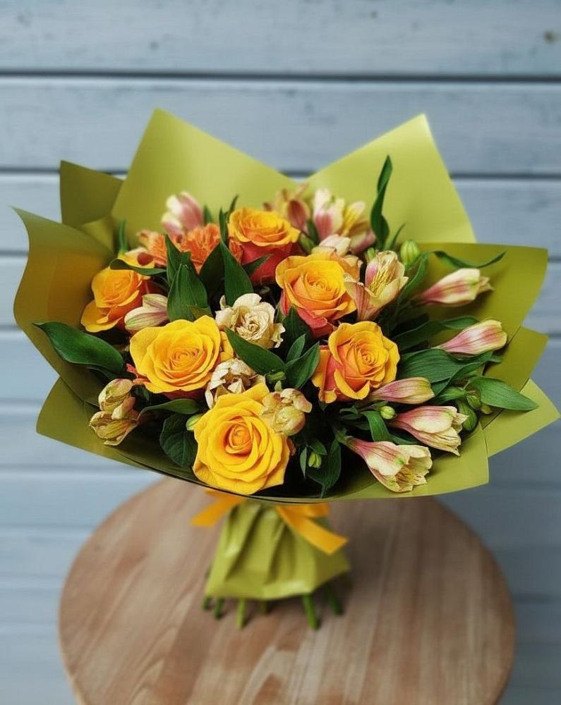 Букет цветов из: Альстромерии и Розы в Оредеж