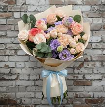 Букет цветов из:  Розы, Лизиантусы и Гвоздики в Оредеж