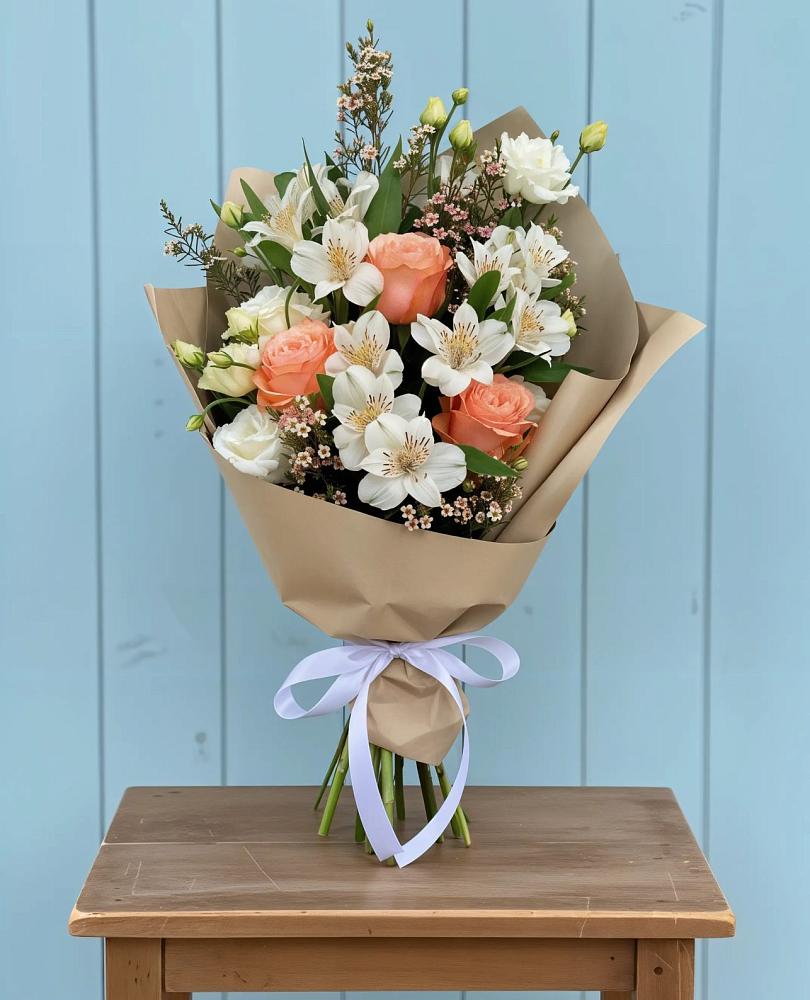 Букет цветов из: Альстромерии, Лизиантусы, Розы и Хризантемы в Оредеж