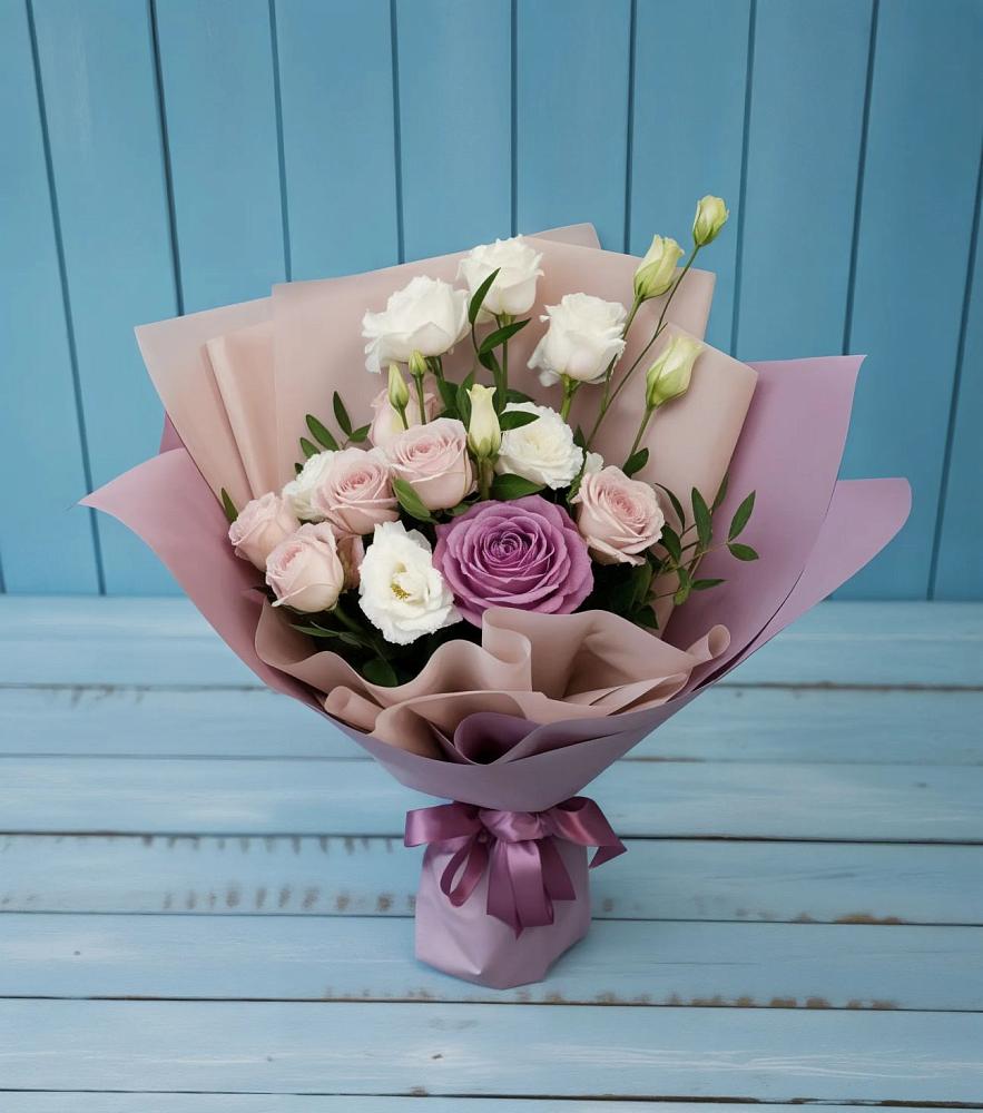 Букет цветов из: Розы и Лизиантусы в Оредеж